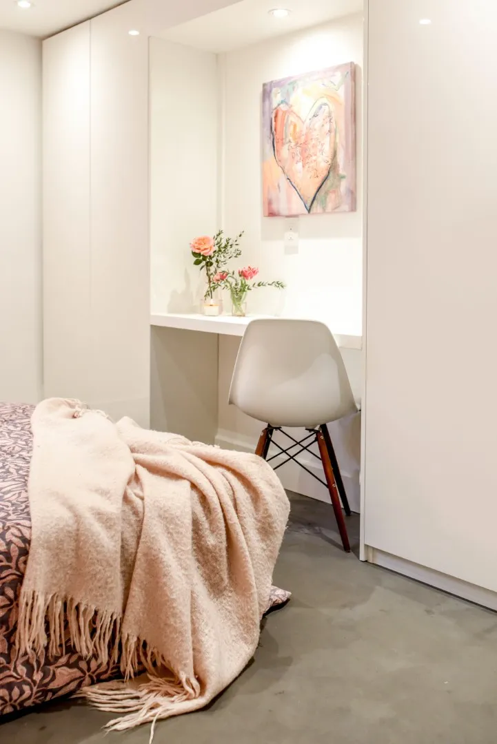 Chambre d'amis au sous-sol — cottage de Montréal.
